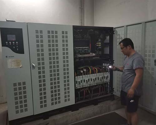 太原電視臺300KVA UPS維護及12V 200AH電池更換